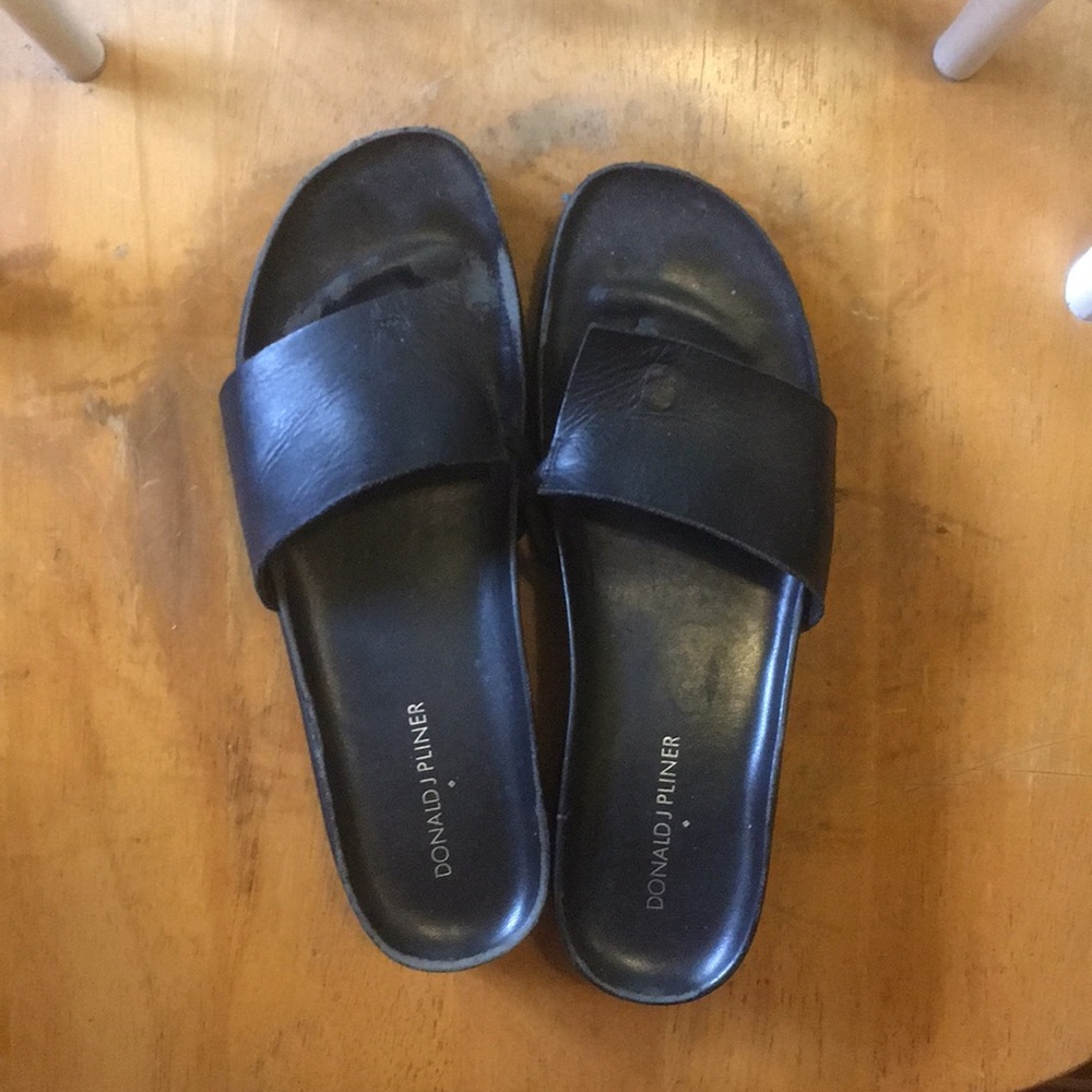 Donald j Pliner. Leather raised slipper - Picture 1 of 4